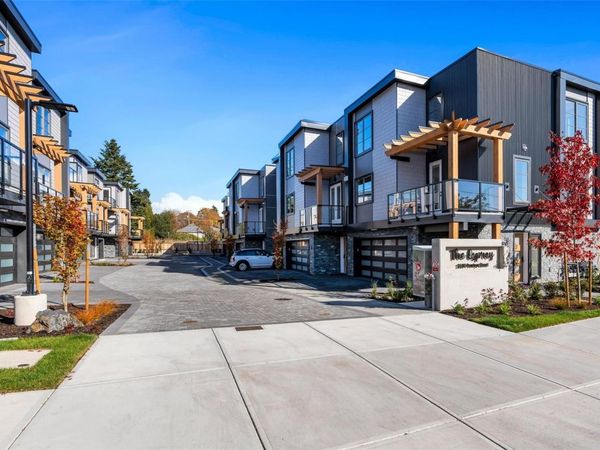2590 Penrhyn St, Unit #5, Saanich, BC V8N 1G3