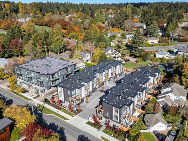 2590 Penrhyn St, Unit #13, Saanich, BC V8N 1G3