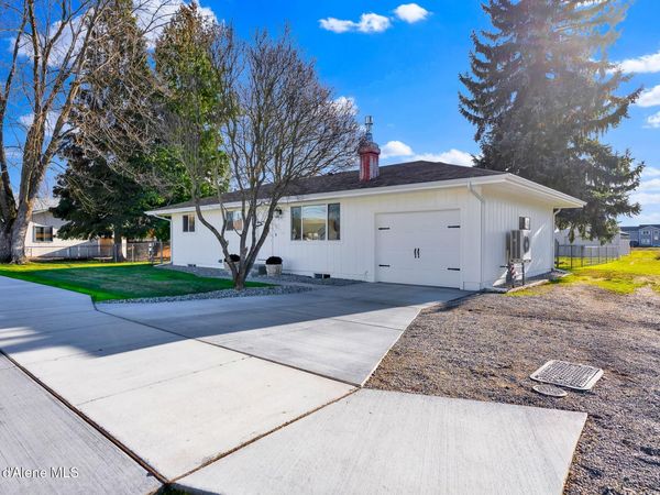 1810 W Honeysuckle AVE, Hayden, ID 83835