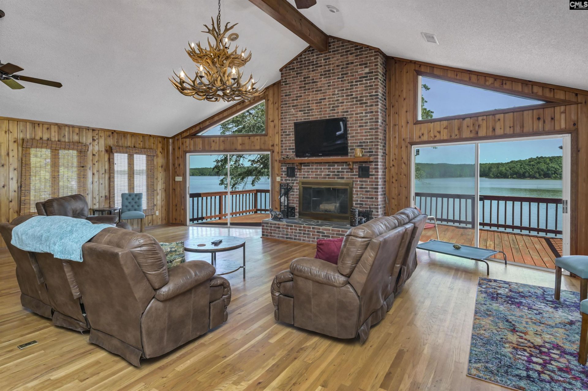 214 Trinity Drive  Photo 4