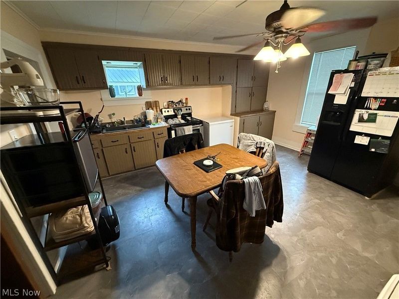208 W 1st Street, Uhrichsville, OH 44683 Photo 8