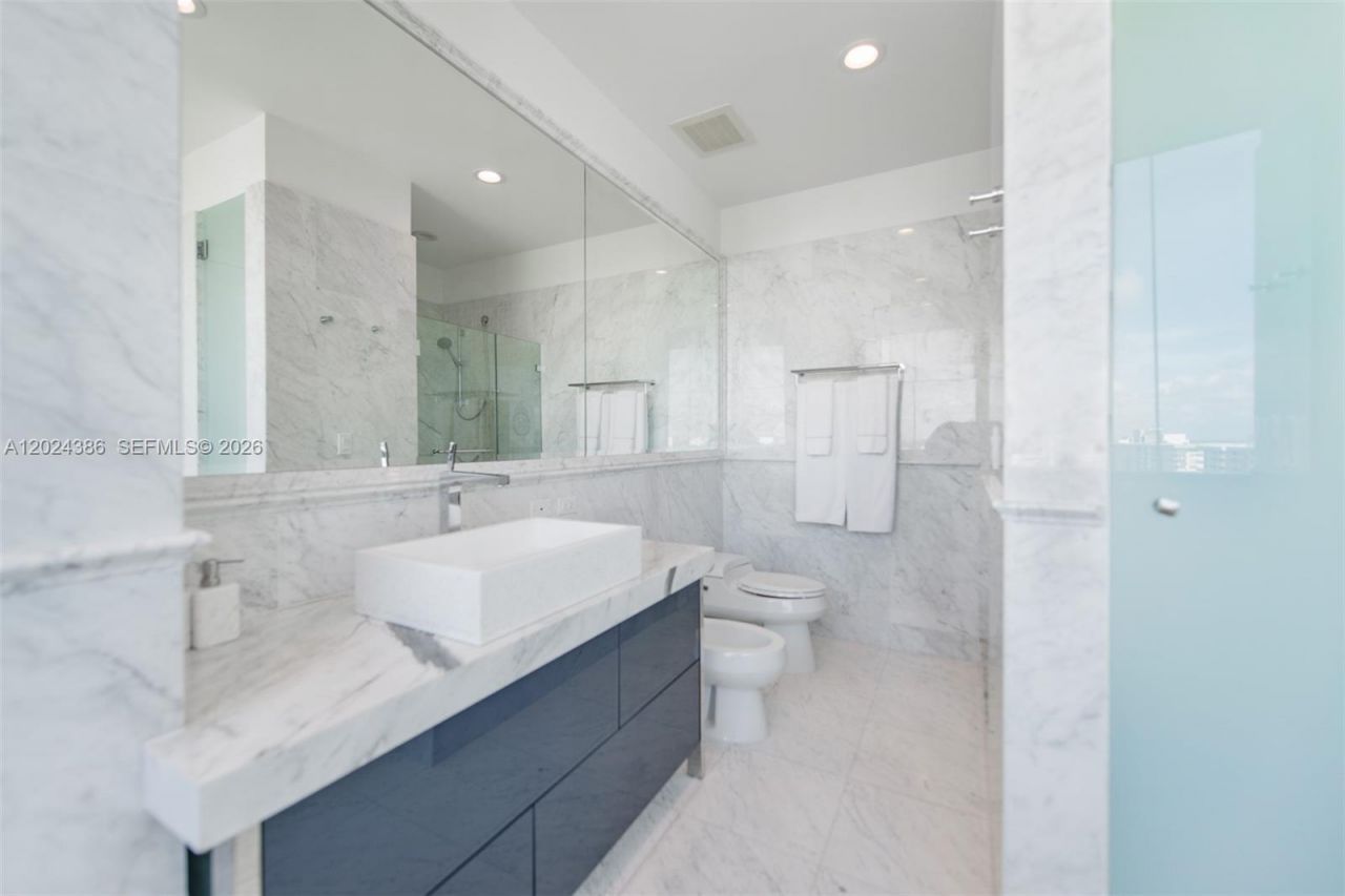 17475 Collins Ave , Unit 1703, Sunny Isles Beach, FL 33160 Photo