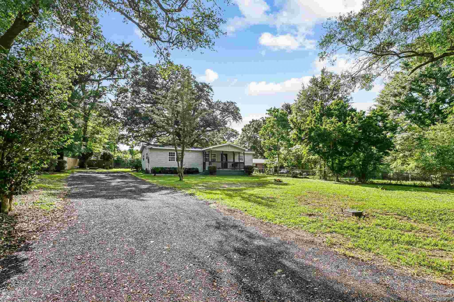 1095 River Annex Rd, Cantonment, FL 32533 Main Photo