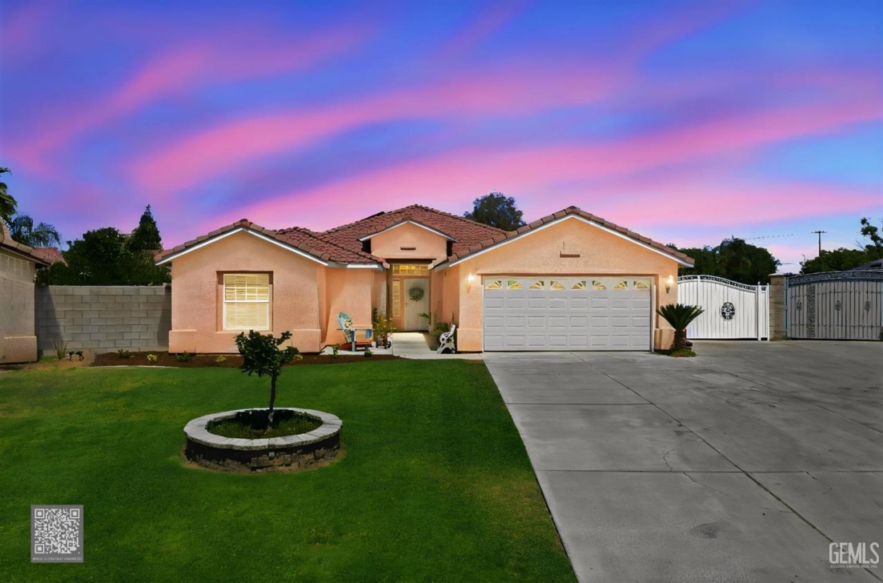 8203 Premier Avenue, Bakersfield, CA 93313 Main Photo