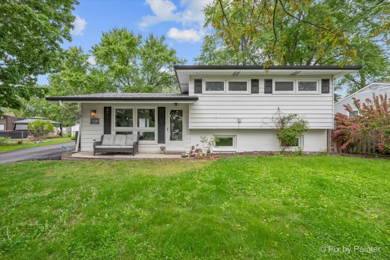 34w912 Clyde Parkway, Saint Charles, IL 60174 Main Photo