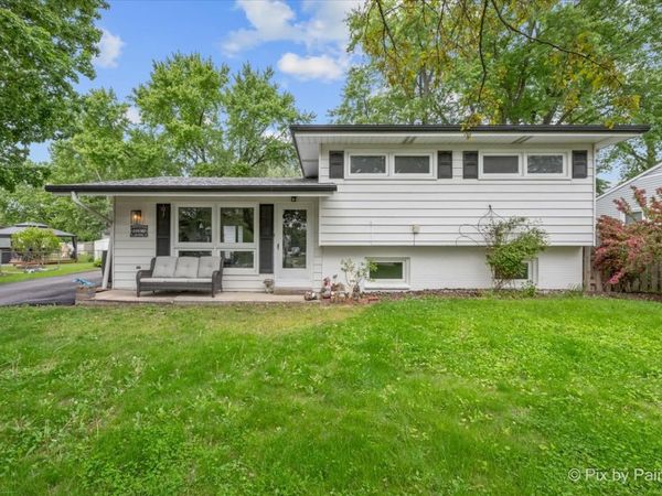 34W912 Clyde Parkway , St. Charles, IL 60174