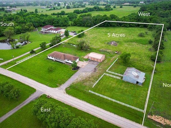 22922 Bedford Road, Spring Hill, KS 66083