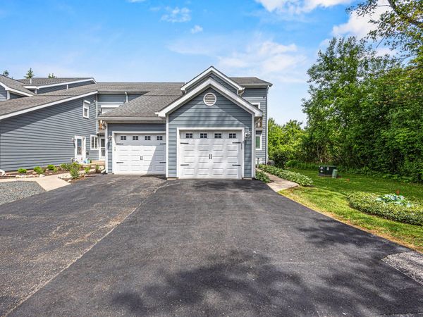 355 Havenwood Dr, Unit 8, Lake Geneva, WI 53147