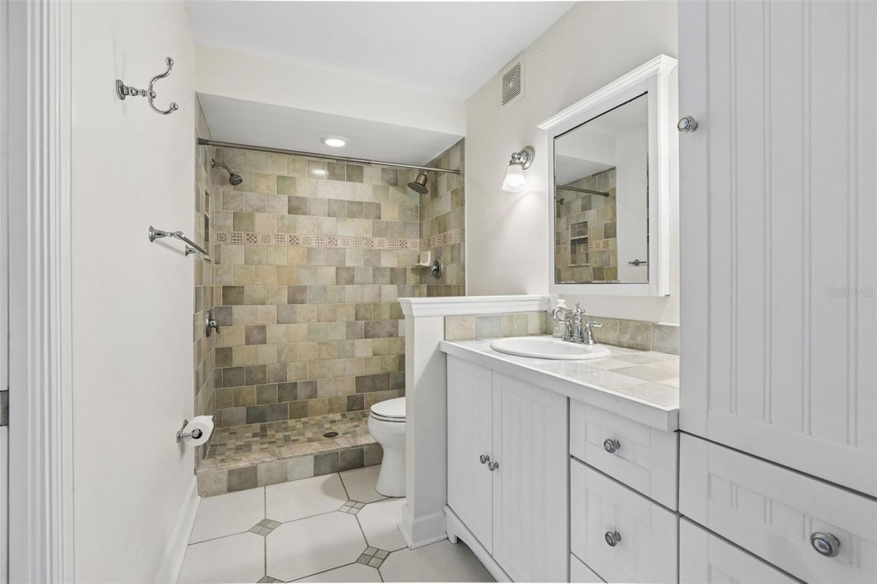 6827 Tequesta Drive, Seminole, FL 33777 Photo