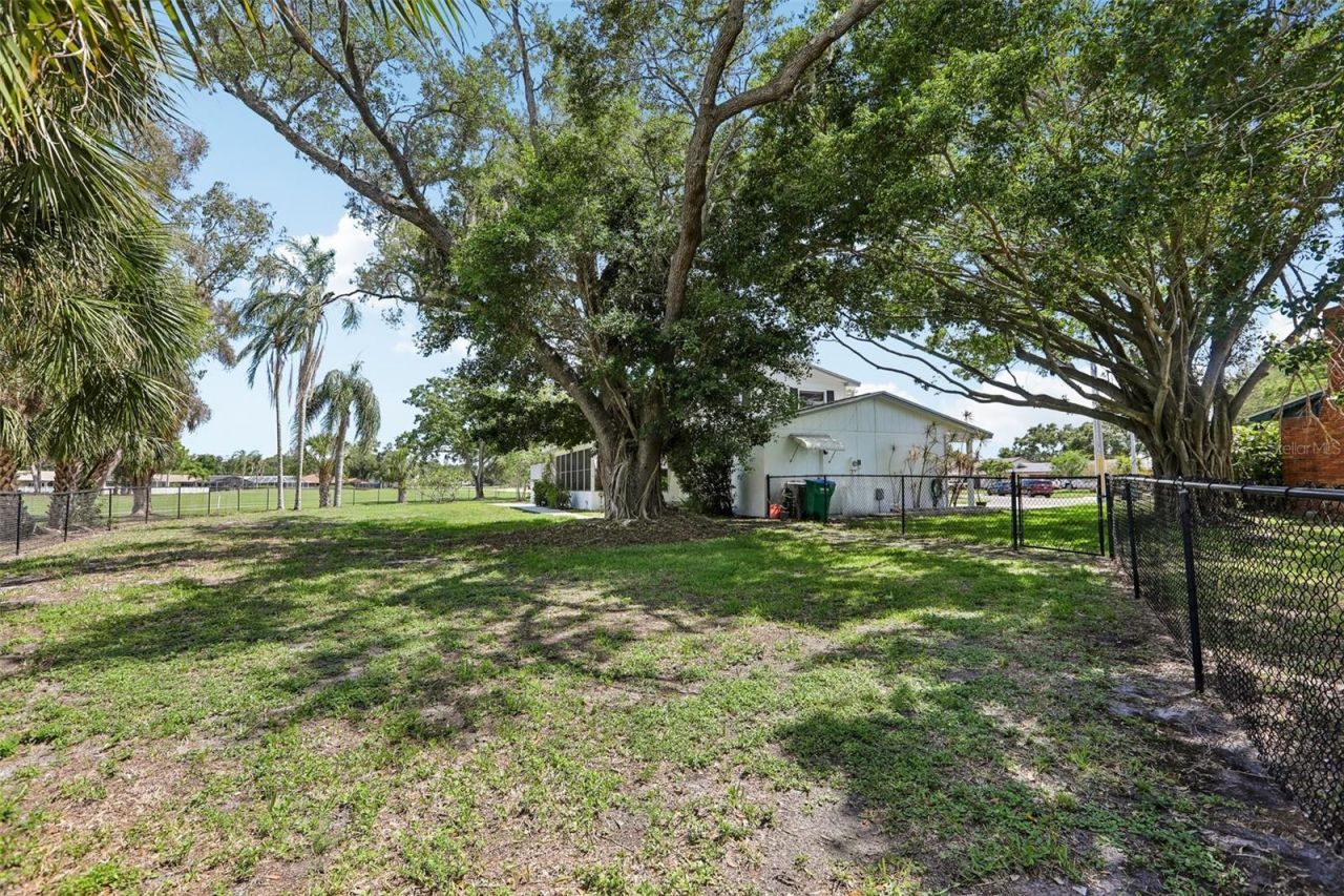 6827 Tequesta Drive, Seminole, FL 33777 Photo