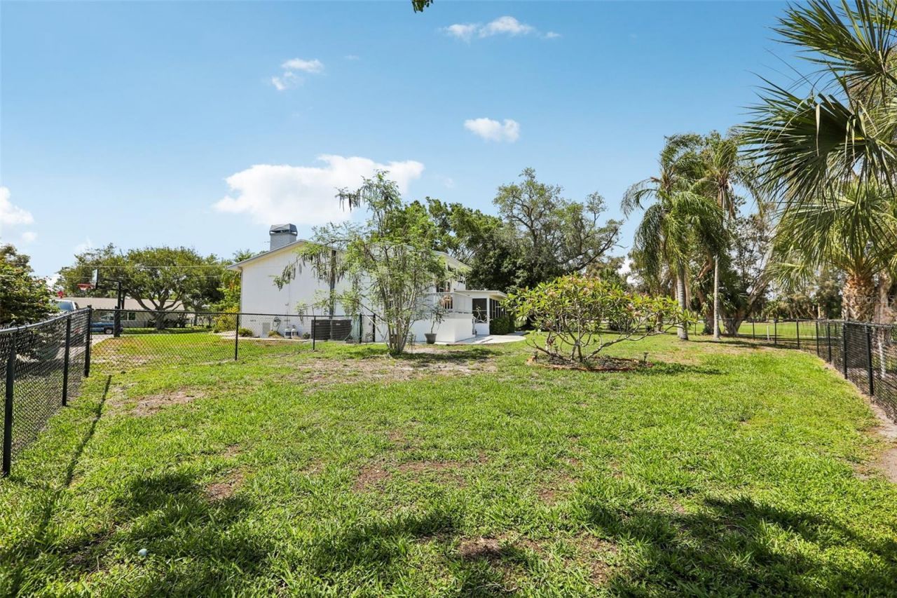6827 Tequesta Drive, Seminole, FL 33777 Photo