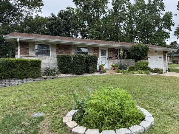 2211 Rosegarden Drive, Unincorporated, MO 63125
