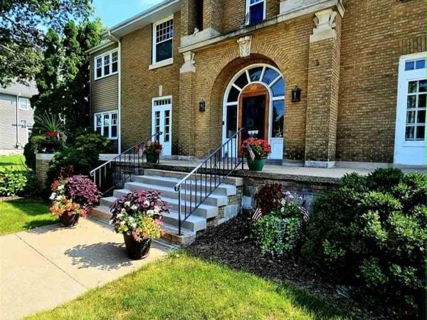215 E Market St, Lisbon, IA 52253