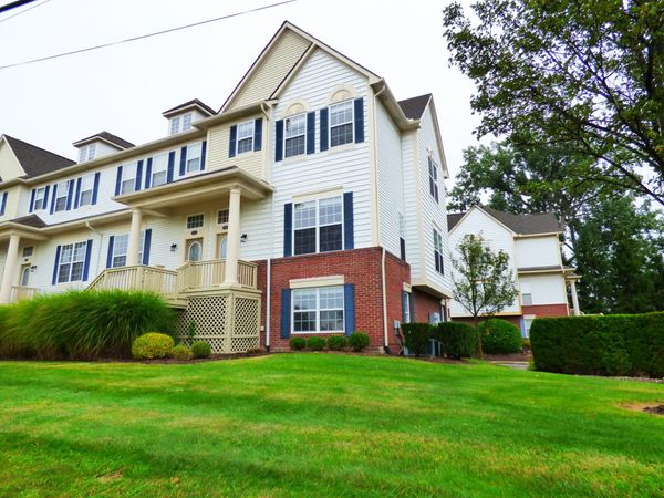 1563 Cass Lake Road, Keego Harbor, MI 48320