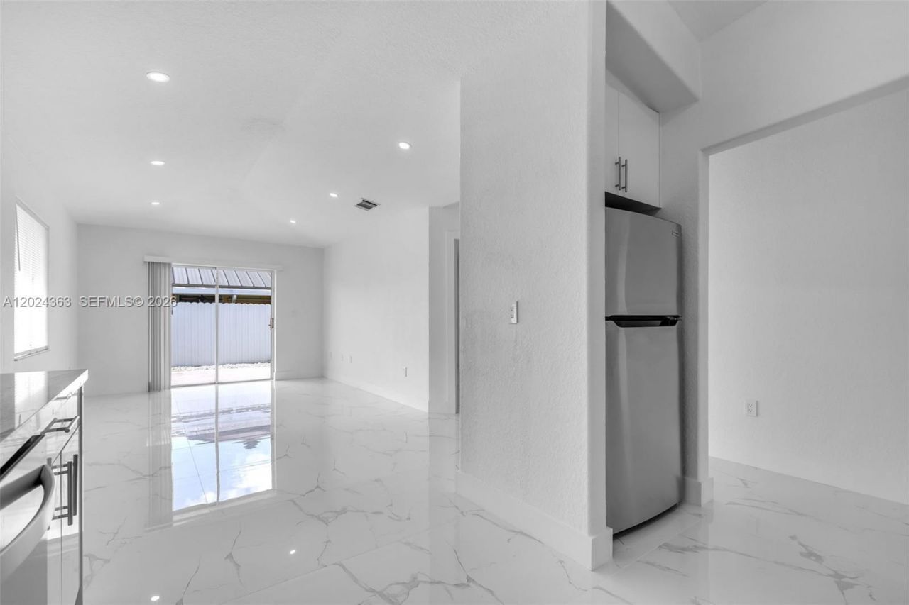 9703 NW 127th St , Hialeah Gardens, FL 33018 Photo