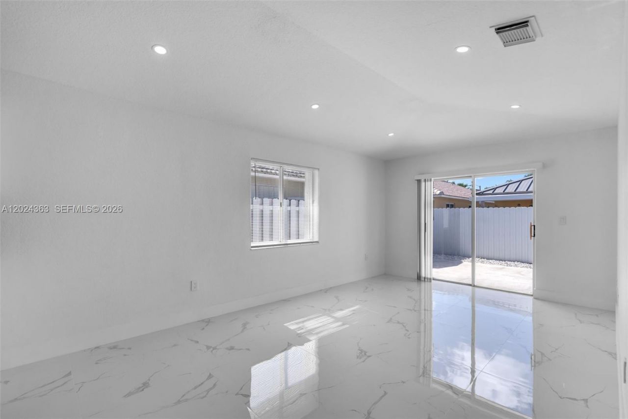 9703 NW 127th St , Hialeah Gardens, FL 33018 Photo
