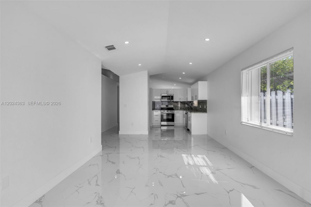 9703 NW 127th St , Hialeah Gardens, FL 33018 Photo