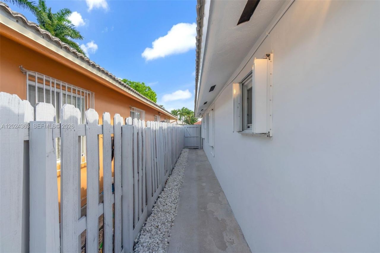 9703 NW 127th St , Hialeah Gardens, FL 33018 Photo