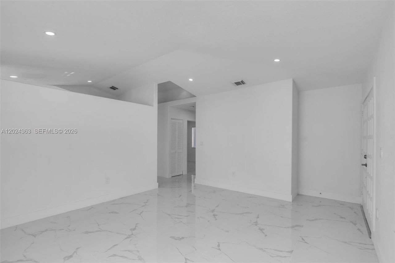 9703 NW 127th St , Hialeah Gardens, FL 33018 Photo