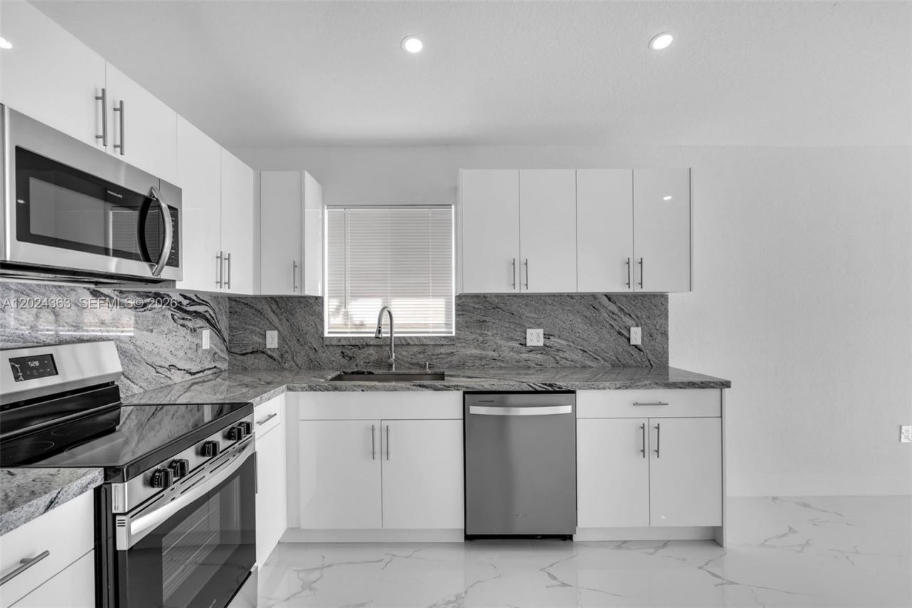 9703 NW 127th St , Hialeah Gardens, FL 33018 Photo