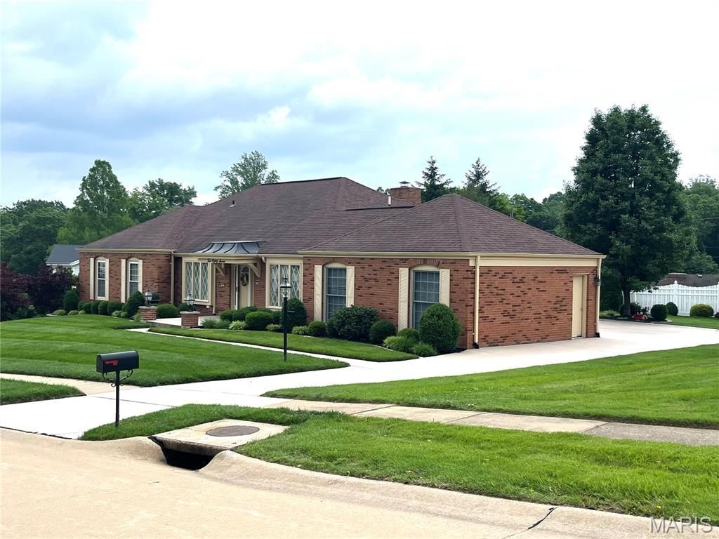 287 Glen Valley Drive, Chesterfield, MO 63017 Main Photo