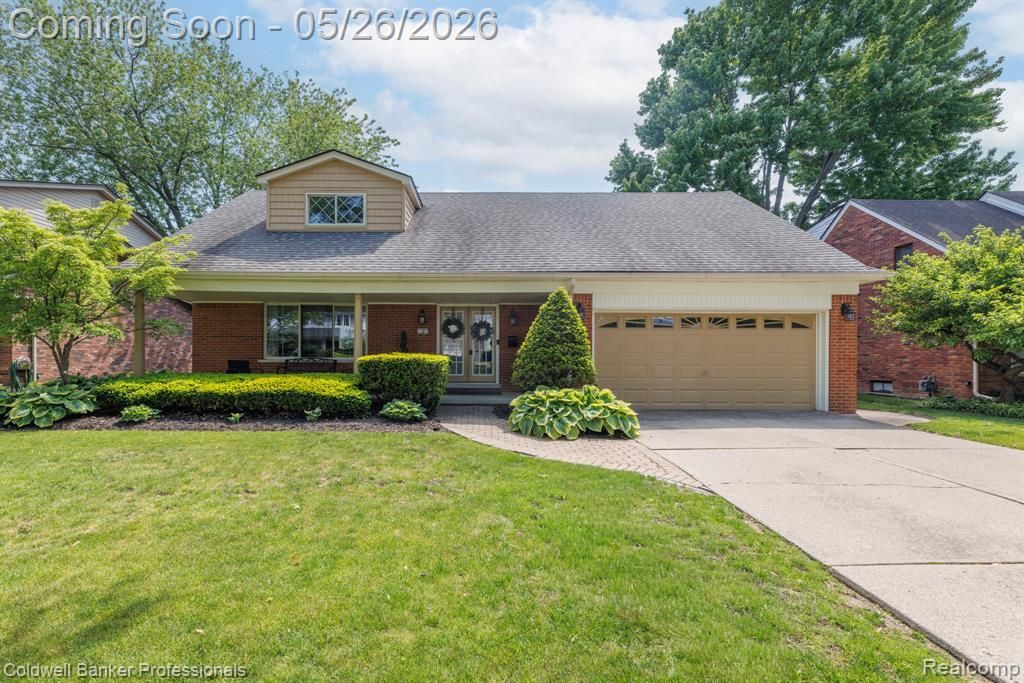 1387 Edmundton Drive, Grosse Pointe Woods, MI 48236 Main Photo