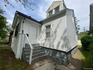 14646 San Juan Drive, Detroit, MI 48238