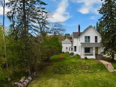 27 S 21st Avenue E, Duluth, MN 55812