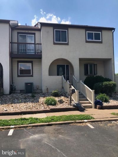 208 BRADLEY COURT, SOUTHAMPTON, PA 18966
