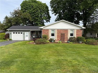 53 Ridgeway Sites Avenue, Oswego, NY 13126