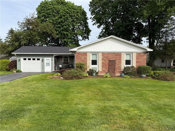 53 Ridgeway Sites Avenue , Oswego, NY 13126