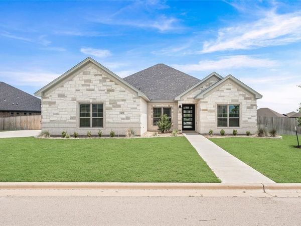 405 Willow Drive, Troy, TX 76579