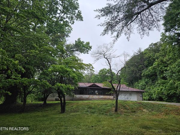 325 Vernal Drive, Harriman, TN 37748