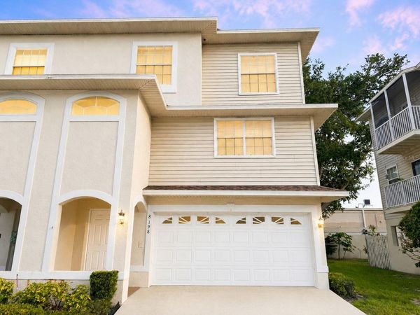 8198 EAGLES PARK DR , ST PETERSBURG, FL 33709