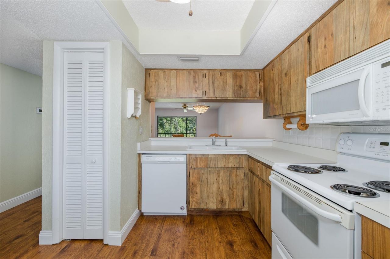 130 Nancy Drive, Unit 66, Oldsmar, FL 34677 Photo