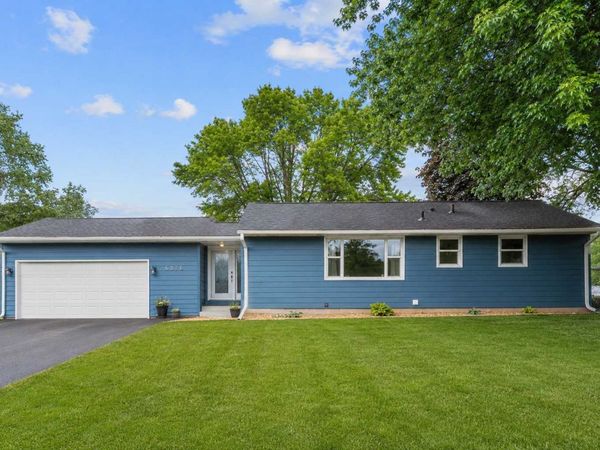 6876 11th Street N, Oakdale, MN 55128