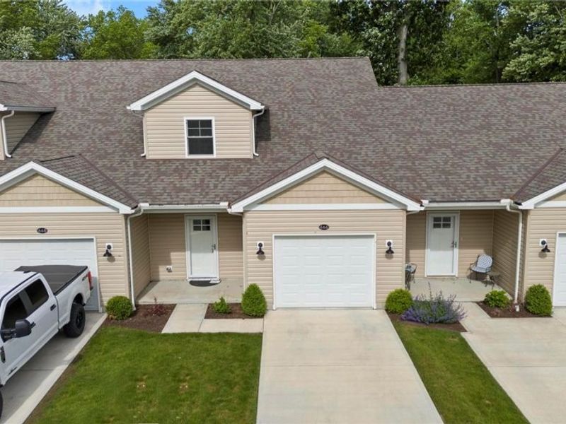666 Treadway Boulevard, Sheffield Lake, OH 44054 Photo 2