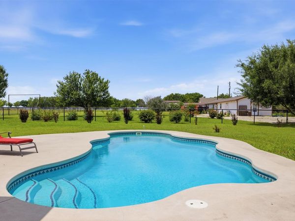 339 County Road 368, Taylor, TX 76574