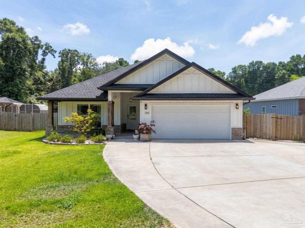 385 Hancock Ln, Pensacola, FL 32503
