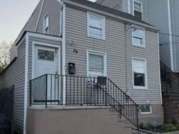 39 Jacob St, Newark, NJ 07103