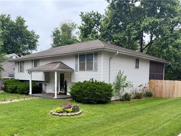 2010 Buckingham Street, St Joseph, MO 64506