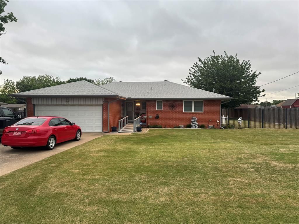 909 NW 32nd Street, Moore, OK 73160 Main Photo