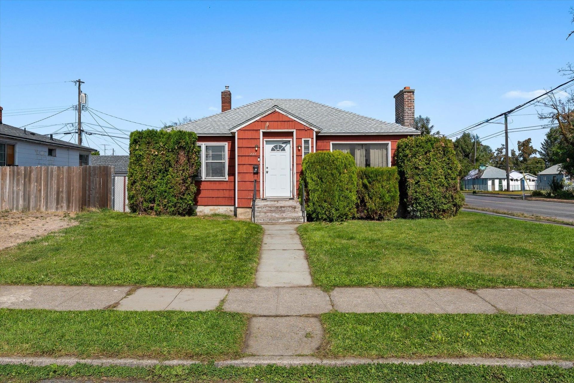 227 E E. CROWN Ave primary photo