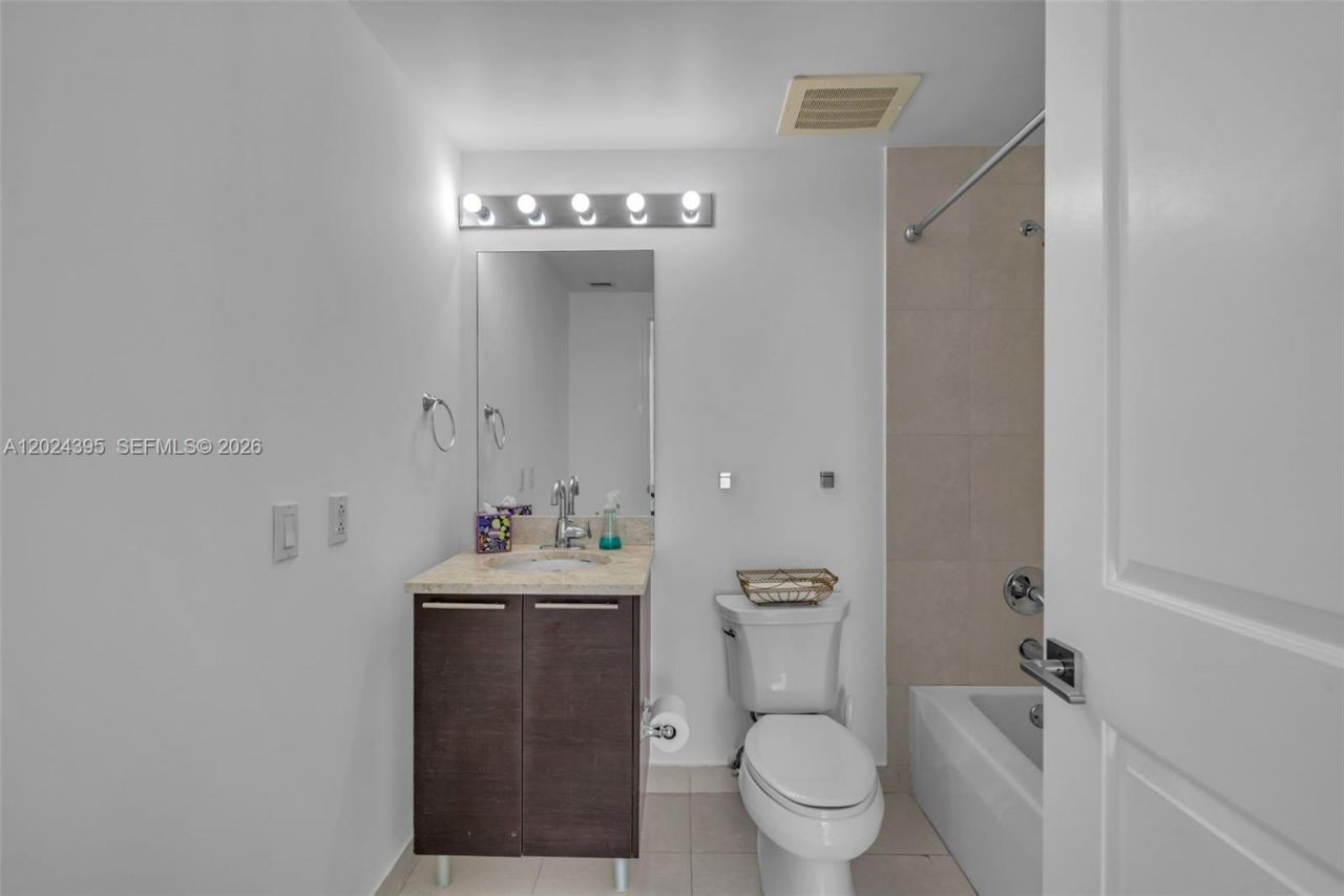 480 NE 30th St , Unit 1703, Miami, FL 33137 Photo