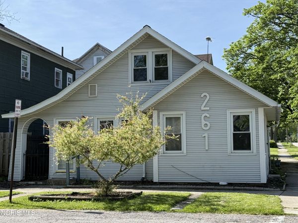 261 W North Street, Fostoria, OH 44830
