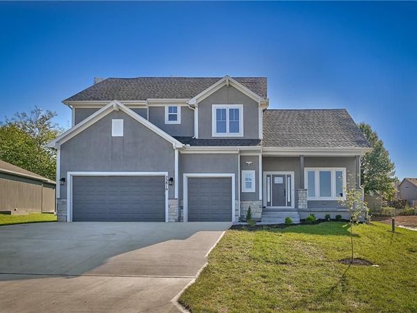 6004 Apache Drive, Shawnee, KS 66226