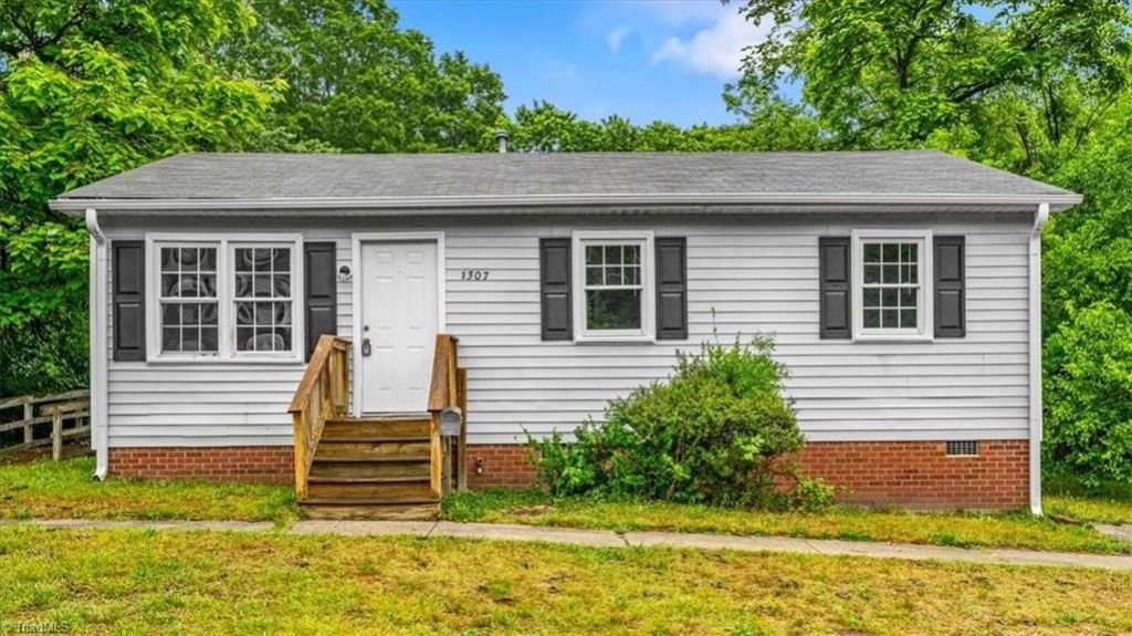 1307 Pearson Street, Greensboro, NC 27406 Main Photo