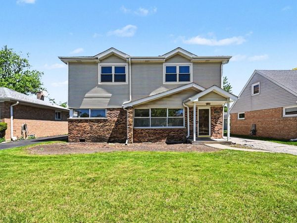 8243 N Ozanam Avenue , Niles, IL 60714
