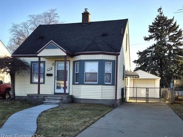 1069 Mulberry Street, Wyandotte, MI 48192