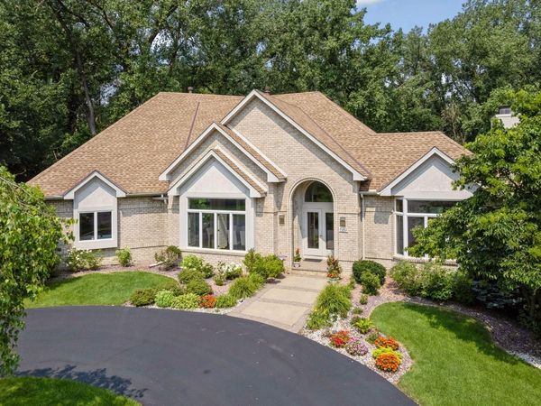 689 Brookside Lane , Mendota Heights, MN 55118
